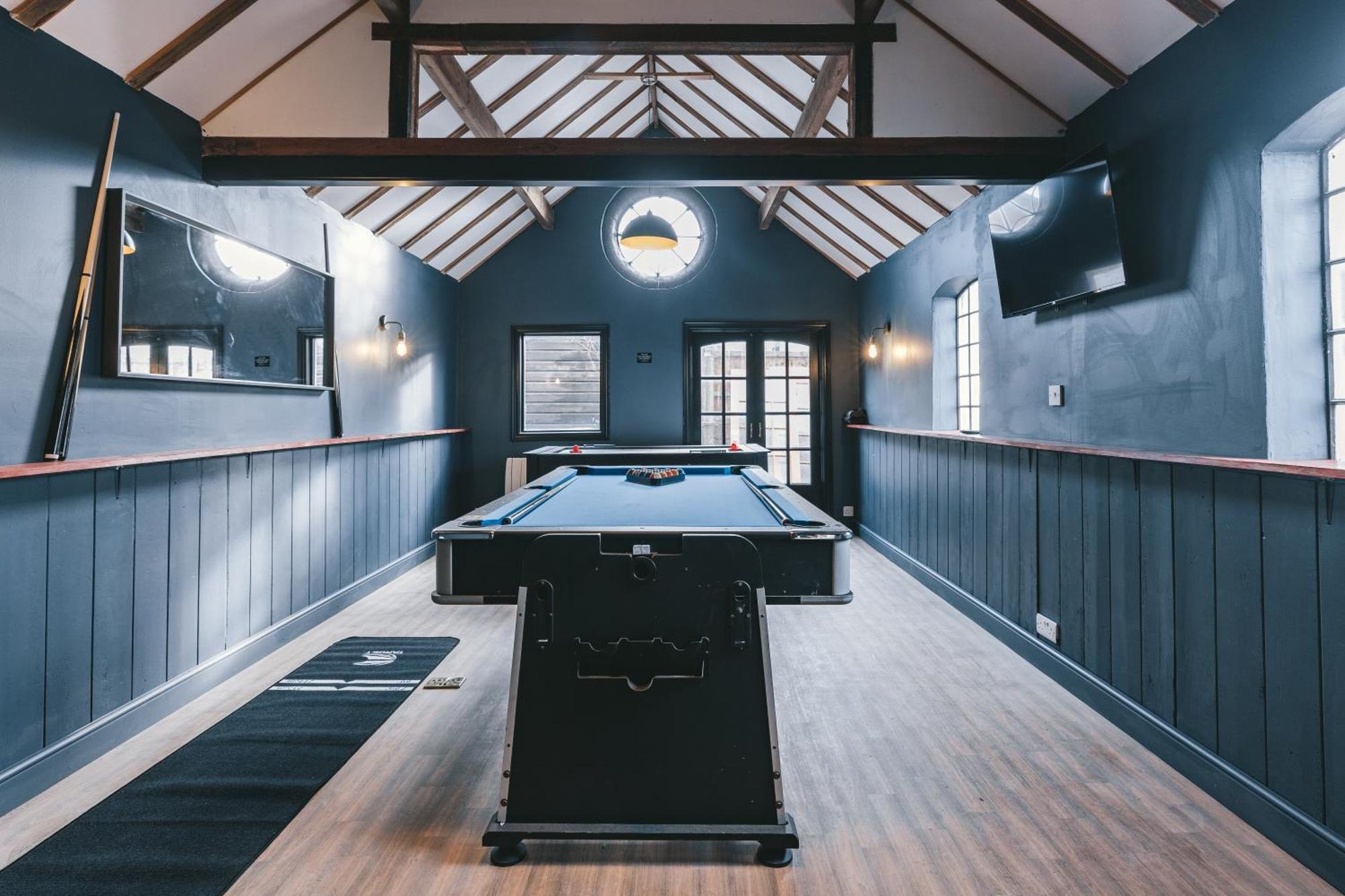House With A Cinema And Games Room, Sleeps 17 شروزبري المظهر الخارجي الصورة